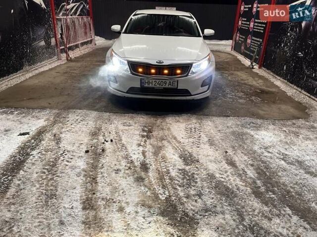Білий Кіа Оптіма, об'ємом двигуна 2.4 л та пробігом 200 тис. км за 8800 $, фото 2 на Automoto.ua