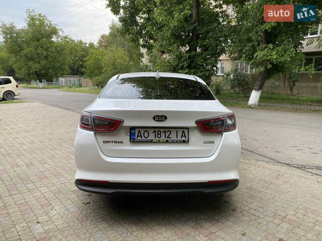 Белый Киа Оптима, объемом двигателя 2.36 л и пробегом 160 тыс. км за 9999 $, фото 3 на Automoto.ua