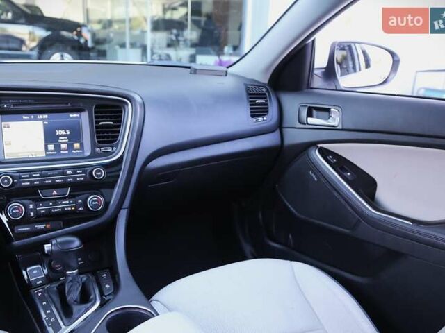 Білий Кіа Оптіма, об'ємом двигуна 2.36 л та пробігом 160 тис. км за 13000 $, фото 14 на Automoto.ua