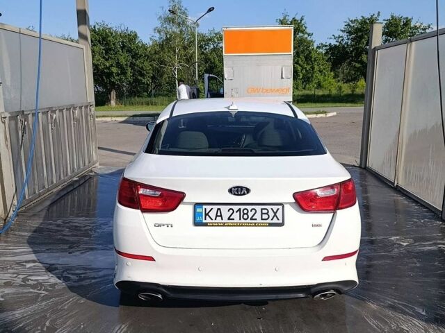 Белый Киа Оптима, объемом двигателя 2.36 л и пробегом 127 тыс. км за 9800 $, фото 3 на Automoto.ua