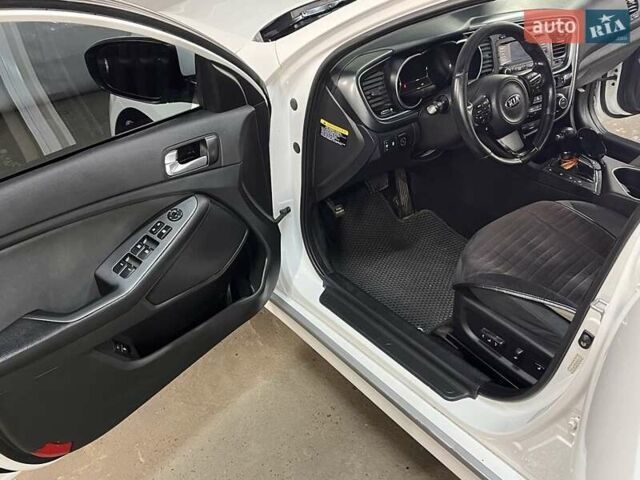 Білий Кіа Оптіма, об'ємом двигуна 2.4 л та пробігом 200 тис. км за 8800 $, фото 8 на Automoto.ua