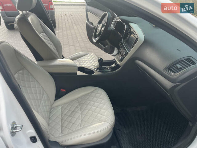 Білий Кіа Оптіма, об'ємом двигуна 2 л та пробігом 173 тис. км за 12800 $, фото 14 на Automoto.ua