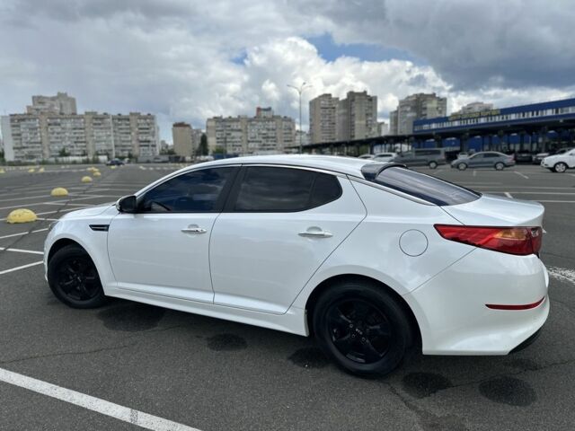 Білий Кіа Оптіма, об'ємом двигуна 2 л та пробігом 133 тис. км за 12000 $, фото 6 на Automoto.ua