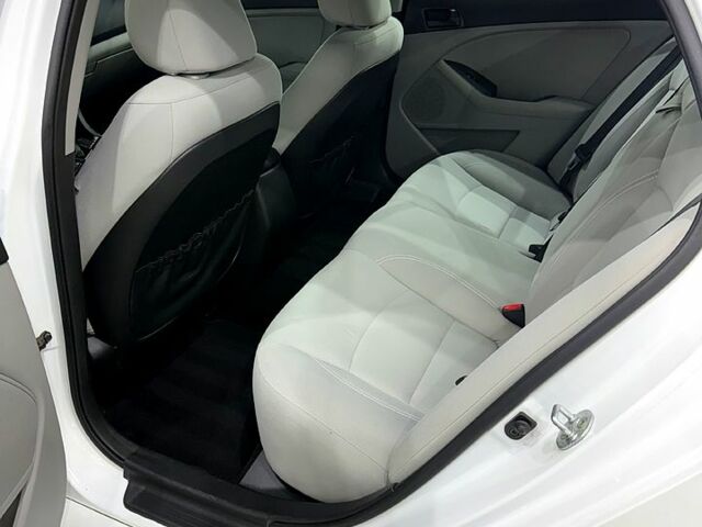 Білий Кіа Оптіма, об'ємом двигуна 2.4 л та пробігом 140 тис. км за 9200 $, фото 1 на Automoto.ua