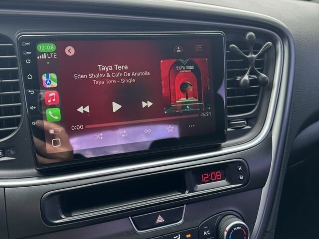 Білий Кіа Оптіма, об'ємом двигуна 2 л та пробігом 133 тис. км за 12000 $, фото 20 на Automoto.ua