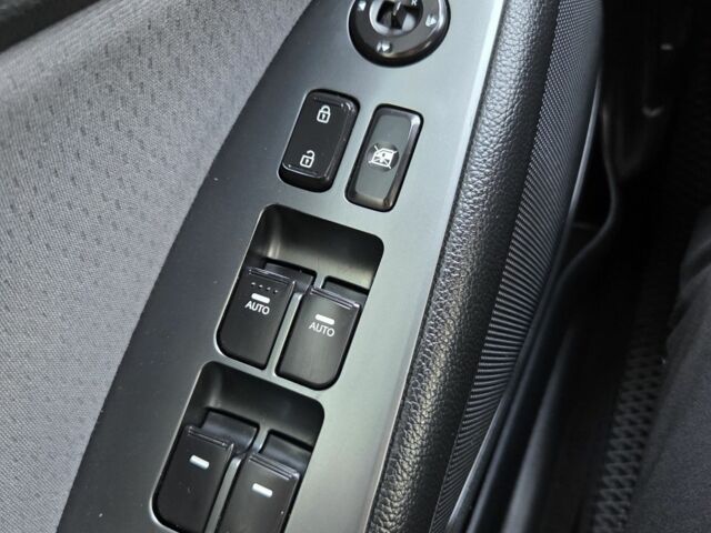 Білий Кіа Оптіма, об'ємом двигуна 2.4 л та пробігом 185 тис. км за 8400 $, фото 16 на Automoto.ua