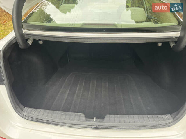 Білий Кіа Оптіма, об'ємом двигуна 2.36 л та пробігом 121 тис. км за 8950 $, фото 19 на Automoto.ua