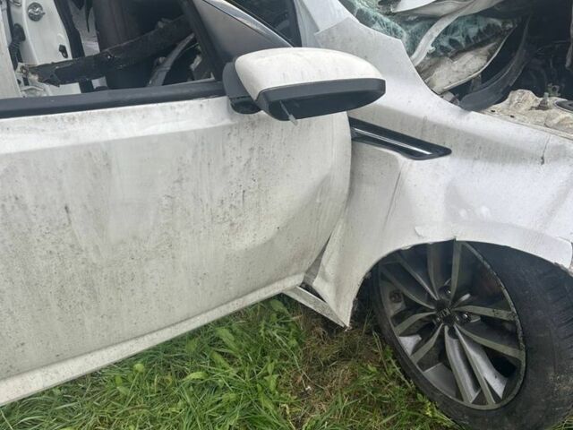 Белый Киа Оптима, объемом двигателя 1.7 л и пробегом 200 тыс. км за 3000 $, фото 3 на Automoto.ua