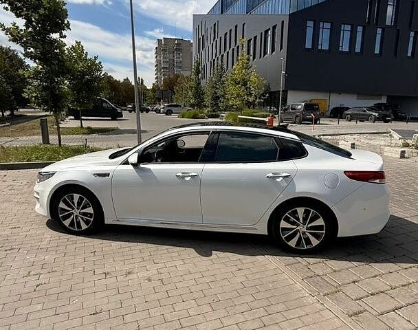 Белый Киа Оптима, объемом двигателя 1.69 л и пробегом 224 тыс. км за 13200 $, фото 8 на Automoto.ua