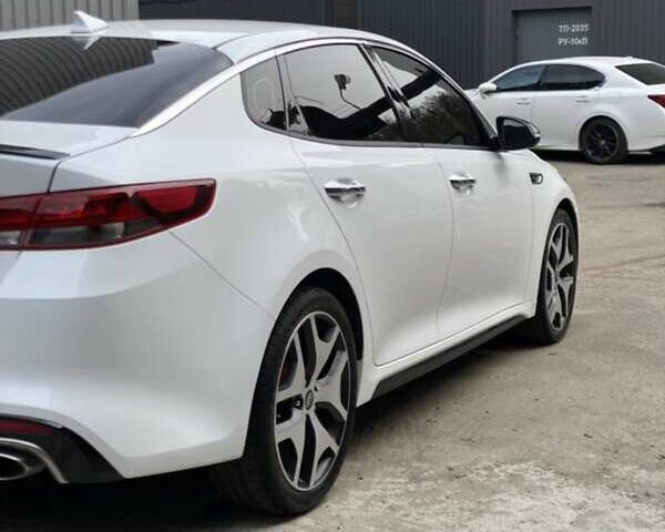 Белый Киа Оптима, объемом двигателя 2 л и пробегом 100 тыс. км за 10200 $, фото 3 на Automoto.ua