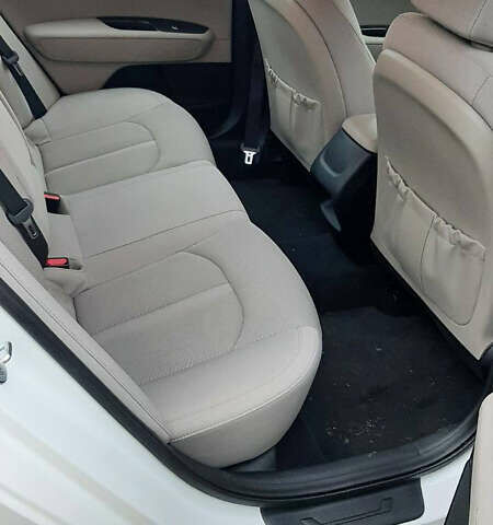 Белый Киа Оптима, объемом двигателя 2.36 л и пробегом 140 тыс. км за 11300 $, фото 8 на Automoto.ua