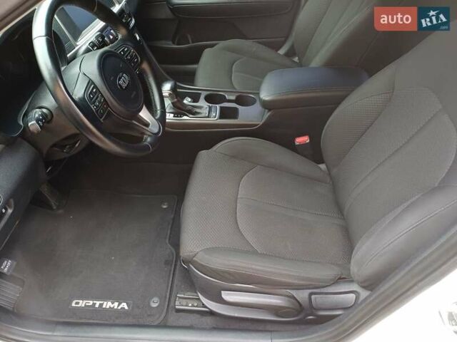 Киа Оптима 2016 в Черноморске (Ильичевске) на Automoto.ua Белый Киа Оптима, объемом двигателя 2 л и пробегом 140 тыс. км за 13000 $, фото 14 на Automoto.ua