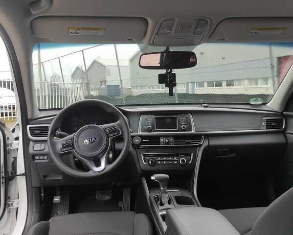 Белый Киа Оптима, объемом двигателя 2.36 л и пробегом 52 тыс. км за 13000 $, фото 6 на Automoto.ua