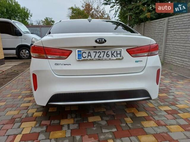 Білий Кіа Оптіма, об'ємом двигуна 2 л та пробігом 140 тис. км за 13500 $, фото 5 на Automoto.ua