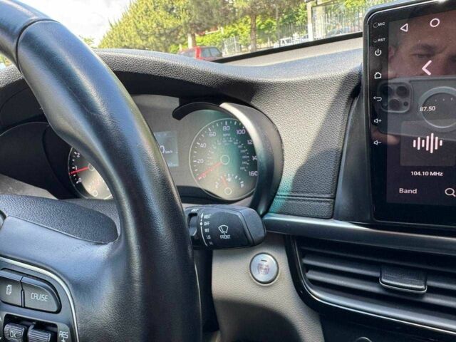 Білий Кіа Оптіма, об'ємом двигуна 2.4 л та пробігом 112 тис. км за 12000 $, фото 8 на Automoto.ua