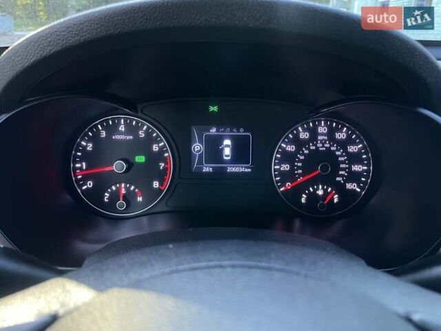 Білий Кіа Оптіма, об'ємом двигуна 2.36 л та пробігом 211 тис. км за 11450 $, фото 27 на Automoto.ua