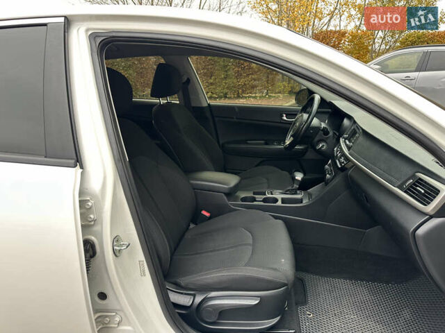 Білий Кіа Оптіма, об'ємом двигуна 2.36 л та пробігом 153 тис. км за 9500 $, фото 41 на Automoto.ua