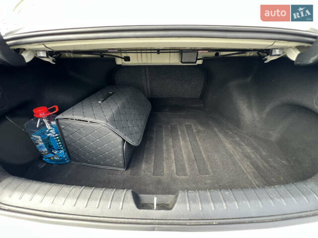 Білий Кіа Оптіма, об'ємом двигуна 2.4 л та пробігом 124 тис. км за 12100 $, фото 18 на Automoto.ua