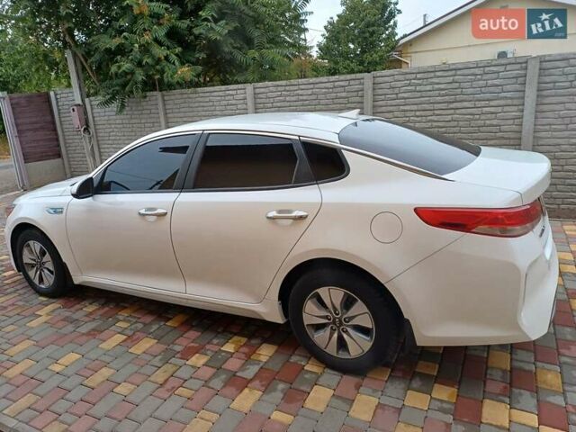 Білий Кіа Оптіма, об'ємом двигуна 2 л та пробігом 140 тис. км за 13500 $, фото 3 на Automoto.ua