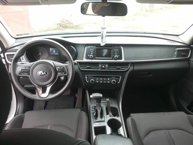 Білий Кіа Оптіма, об'ємом двигуна 2.4 л та пробігом 165 тис. км за 10000 $, фото 4 на Automoto.ua