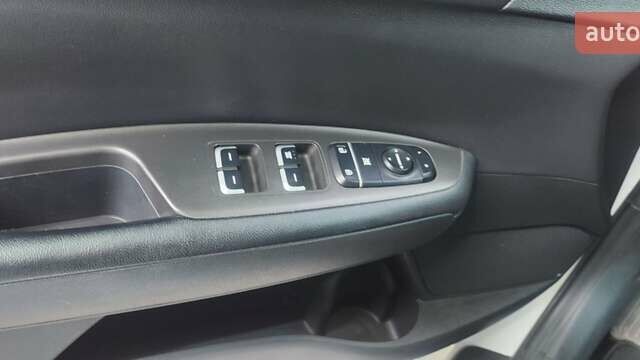 Белый Киа Оптима, объемом двигателя 2.4 л и пробегом 150 тыс. км за 12300 $, фото 26 на Automoto.ua