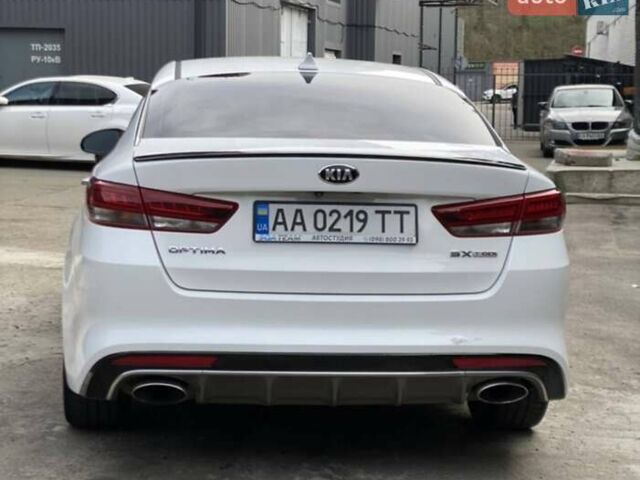 Белый Киа Оптима, объемом двигателя 2 л и пробегом 100 тыс. км за 10200 $, фото 4 на Automoto.ua