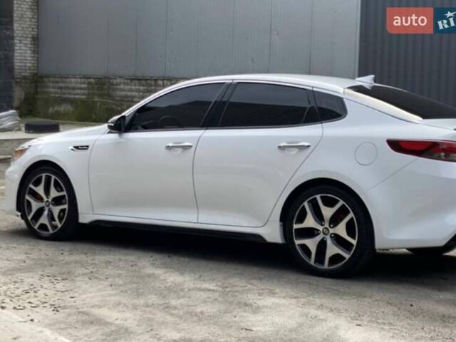 Белый Киа Оптима, объемом двигателя 2 л и пробегом 100 тыс. км за 10200 $, фото 2 на Automoto.ua