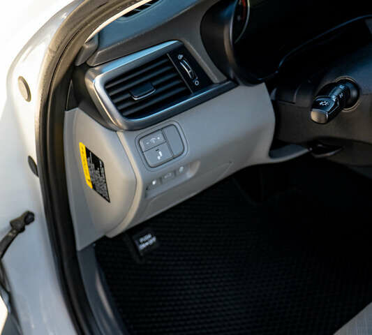 Белый Киа Оптима, объемом двигателя 2.4 л и пробегом 160 тыс. км за 13000 $, фото 31 на Automoto.ua