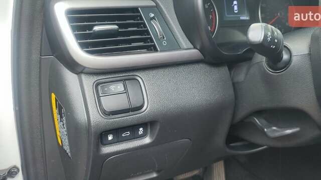 Белый Киа Оптима, объемом двигателя 2.4 л и пробегом 150 тыс. км за 12300 $, фото 27 на Automoto.ua
