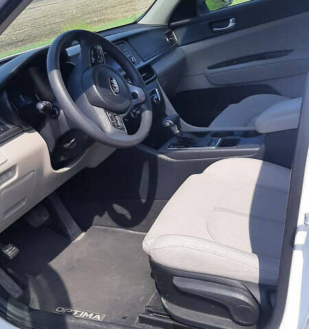 Белый Киа Оптима, объемом двигателя 2.36 л и пробегом 140 тыс. км за 11300 $, фото 9 на Automoto.ua