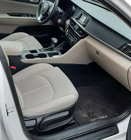 Белый Киа Оптима, объемом двигателя 2.36 л и пробегом 140 тыс. км за 11300 $, фото 7 на Automoto.ua