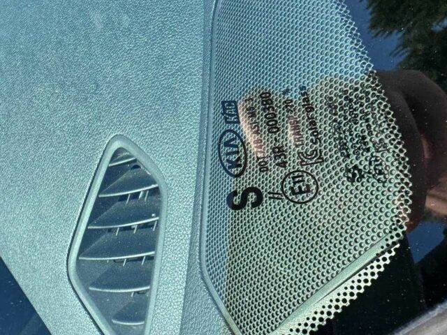 Білий Кіа Оптіма, об'ємом двигуна 2.4 л та пробігом 112 тис. км за 12000 $, фото 20 на Automoto.ua