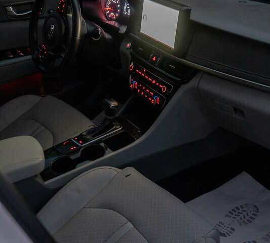 Белый Киа Оптима, объемом двигателя 2.4 л и пробегом 160 тыс. км за 13000 $, фото 32 на Automoto.ua