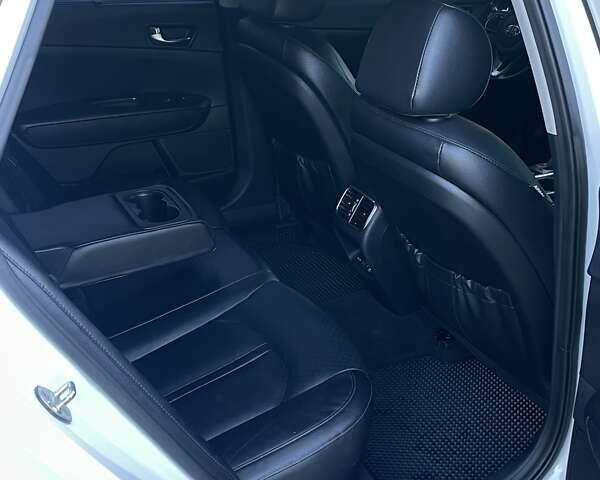 Білий Кіа Оптіма, об'ємом двигуна 2.36 л та пробігом 211 тис. км за 11450 $, фото 13 на Automoto.ua