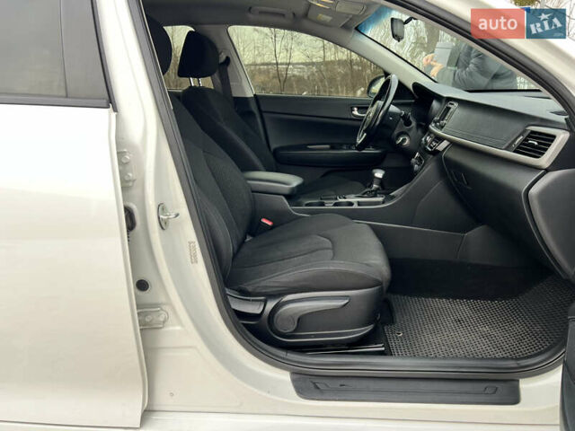 Білий Кіа Оптіма, об'ємом двигуна 2.36 л та пробігом 153 тис. км за 9500 $, фото 52 на Automoto.ua