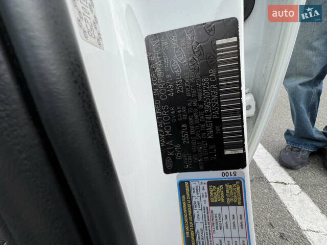 Білий Кіа Оптіма, об'ємом двигуна 2.4 л та пробігом 124 тис. км за 12100 $, фото 15 на Automoto.ua