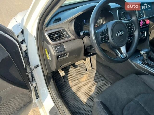Белый Киа Оптима, объемом двигателя 2.36 л и пробегом 155 тыс. км за 8500 $, фото 5 на Automoto.ua
