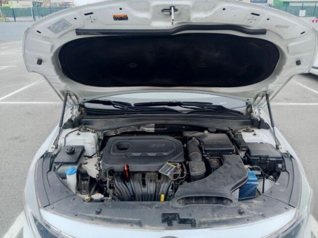 Білий Кіа Оптіма, об'ємом двигуна 2.4 л та пробігом 165 тис. км за 10000 $, фото 7 на Automoto.ua