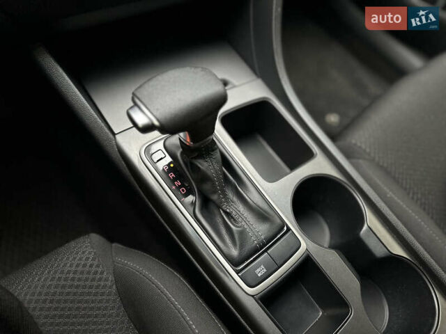 Білий Кіа Оптіма, об'ємом двигуна 2.36 л та пробігом 153 тис. км за 9500 $, фото 36 на Automoto.ua