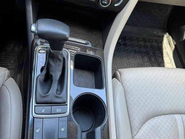 Білий Кіа Оптіма, об'ємом двигуна 2.4 л та пробігом 112 тис. км за 12000 $, фото 11 на Automoto.ua