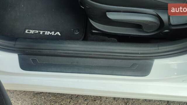 Белый Киа Оптима, объемом двигателя 2.4 л и пробегом 150 тыс. км за 12300 $, фото 30 на Automoto.ua