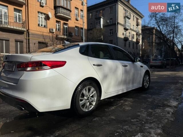 Белый Киа Оптима, объемом двигателя 2.36 л и пробегом 129 тыс. км за 11900 $, фото 6 на Automoto.ua