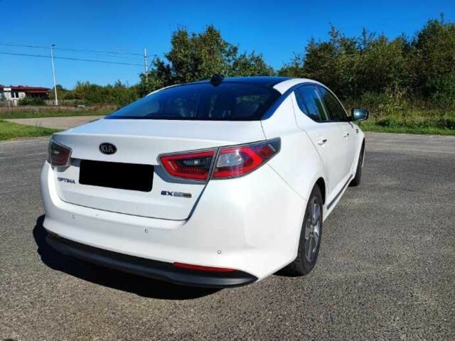 Белый Киа Оптима, объемом двигателя 2 л и пробегом 118 тыс. км за 9100 $, фото 2 на Automoto.ua