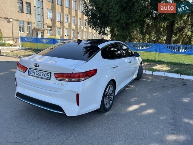 Білий Кіа Оптіма, об'ємом двигуна 2 л та пробігом 120 тис. км за 18000 $, фото 2 на Automoto.ua