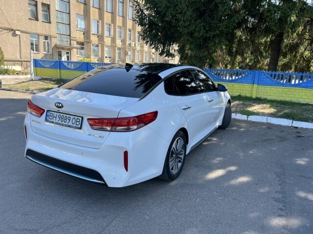 Білий Кіа Оптіма, об'ємом двигуна 2 л та пробігом 120 тис. км за 18000 $, фото 3 на Automoto.ua