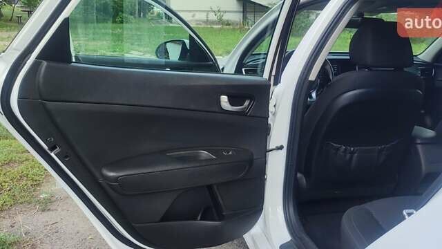 Белый Киа Оптима, объемом двигателя 2.4 л и пробегом 150 тыс. км за 12300 $, фото 14 на Automoto.ua