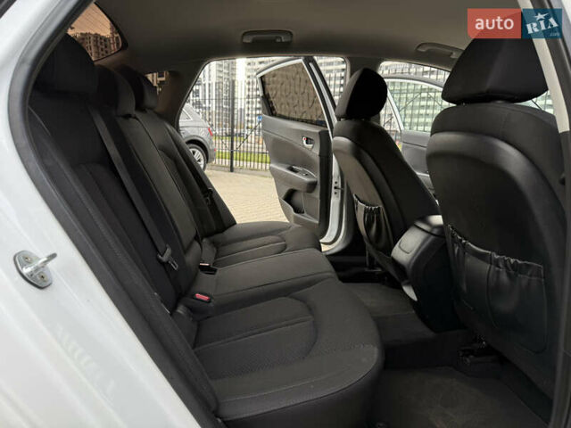 Белый Киа Оптима, объемом двигателя 2.36 л и пробегом 100 тыс. км за 9900 $, фото 16 на Automoto.ua