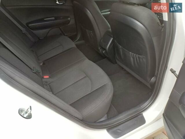 Білий Кіа Оптіма, об'ємом двигуна 2 л та пробігом 140 тис. км за 13500 $, фото 10 на Automoto.ua