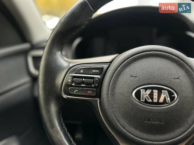 Білий Кіа Оптіма, об'ємом двигуна 2.36 л та пробігом 153 тис. км за 9500 $, фото 28 на Automoto.ua