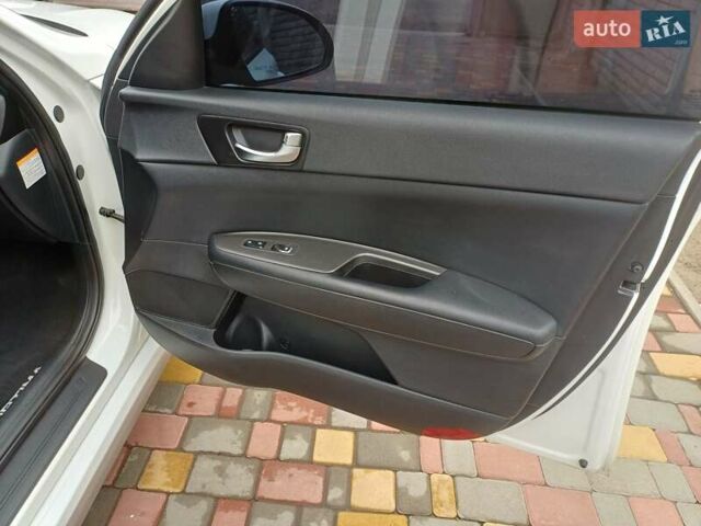 Киа Оптима 2016 в Черноморске (Ильичевске) на Automoto.ua Белый Киа Оптима, объемом двигателя 2 л и пробегом 140 тыс. км за 13000 $, фото 12 на Automoto.ua